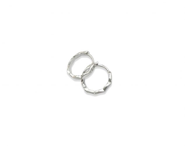<p>Argolla Fina con Cubics Mediana en Plata</p>
