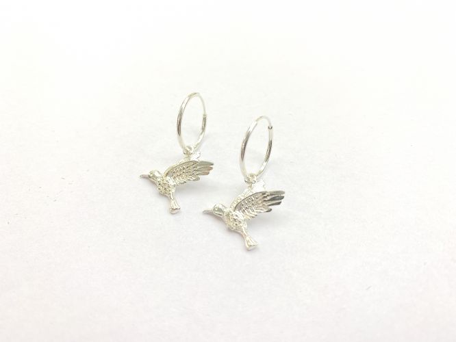 <p>Argollas de Plata con Dije Colibrí</p>
