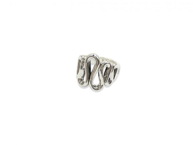 <p>Anillo Inflado Calado de Plata</p>
