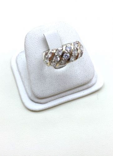 <p>Anillo De Plata Y Oro Con Cubics</p>
