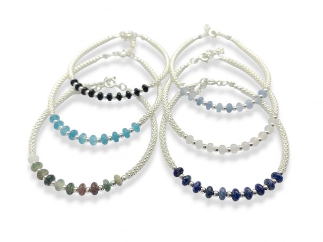 <p>Pulsera Cordón de Plata</p>

<p>con Piedras en el Centro</p>
