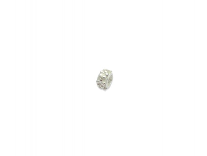 <p>Dije de Plata Dona con Flores en Relieve</p>
