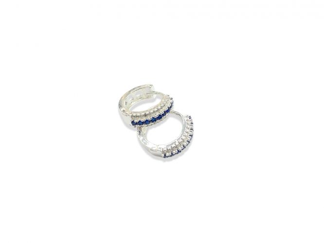 <p>Argolla Mediana de Acero Blanco</p>

<p>con Cubics Centro Azul</p>
