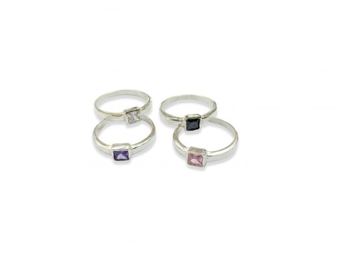 <p>Anillo Cinta de Plata con Cubics </p>

<p>de Varios Colores en el Centro</p>
