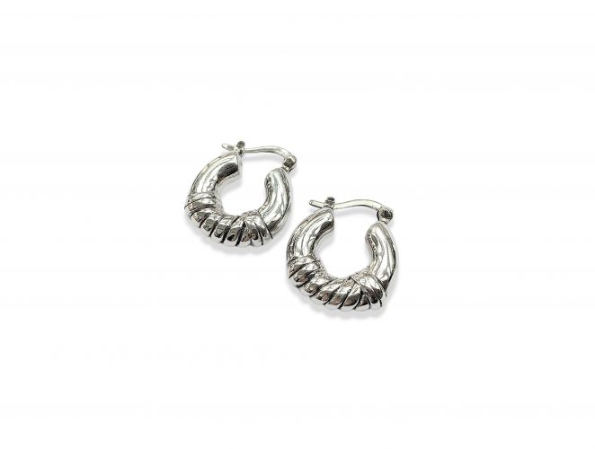 <p>Argollas Infladas de Plata</p>

<p>con Centro Rayado</p>

