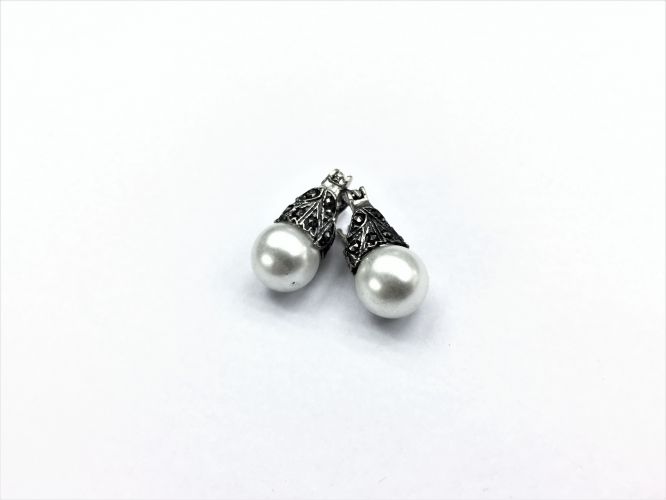 <p>Aros De Plata Y Oro Lady Di Con Perla</p>
