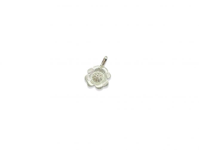 <p>Dije Flor Rayada de Plata</p>

<p>con Cubics en el Centro</p>
