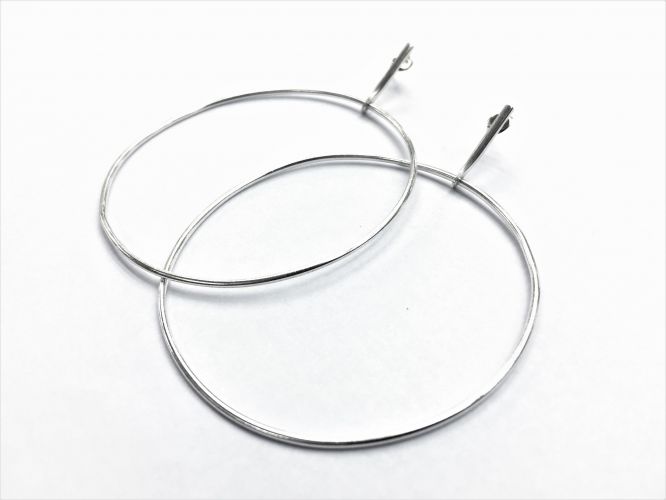<p>Aros De Plata Redondos Colgantes</p>
