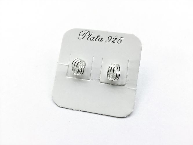 <p>Aros De Plata Nudo</p>

<p>Mediano Alargado</p>
