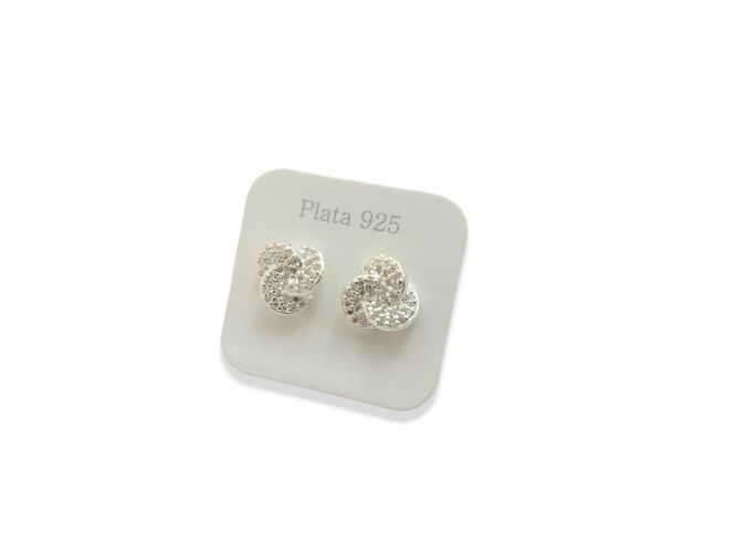 <p>Aro de Plata Tipo Nudo con Cubics</p>
